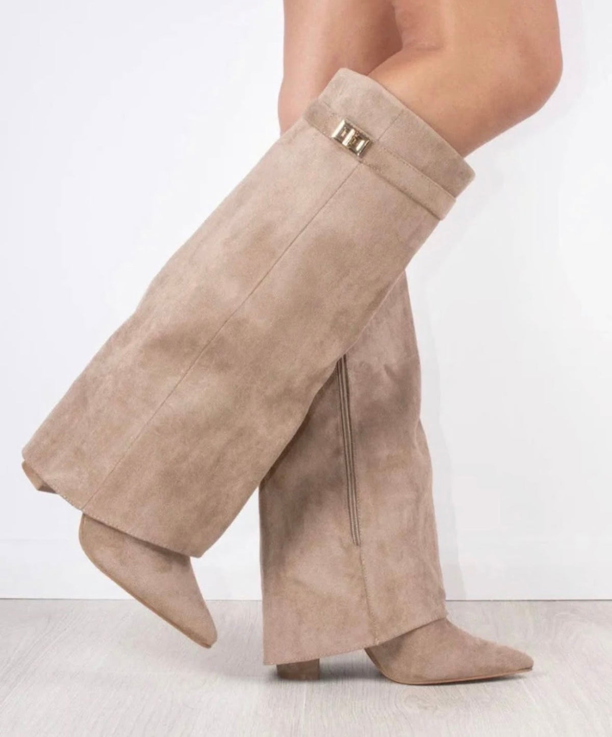 Daphne Straight Suede