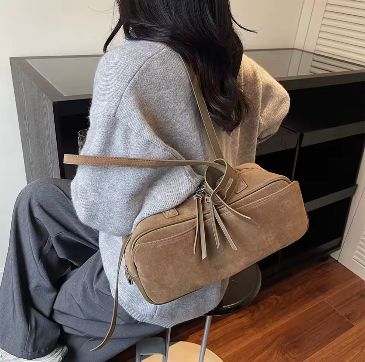 Barrel Style Retro Velvety Handbag