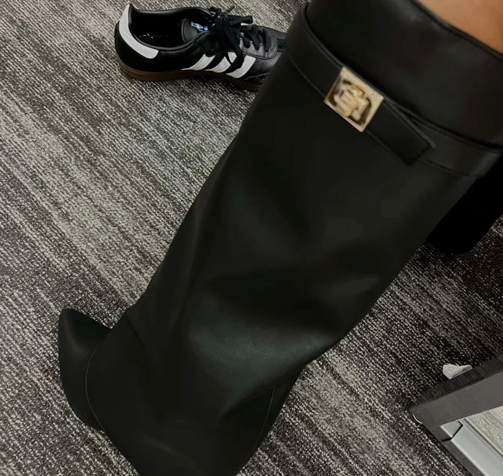 Daphne Straight Leather