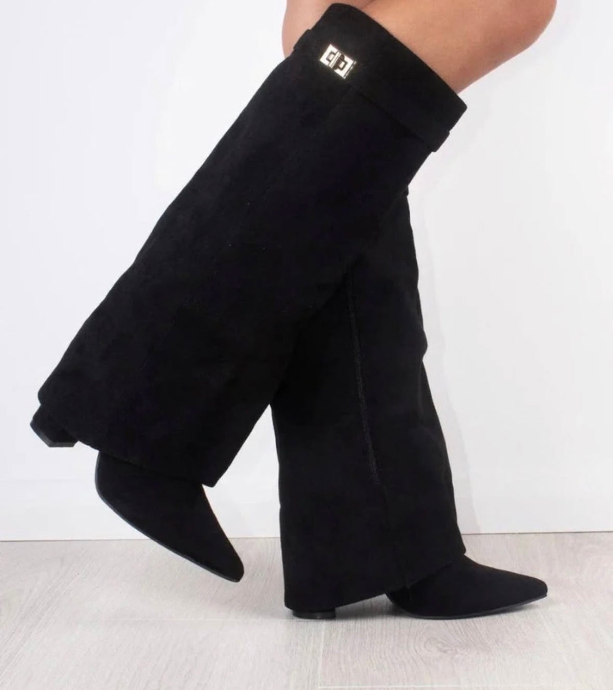 Daphne Straight Suede