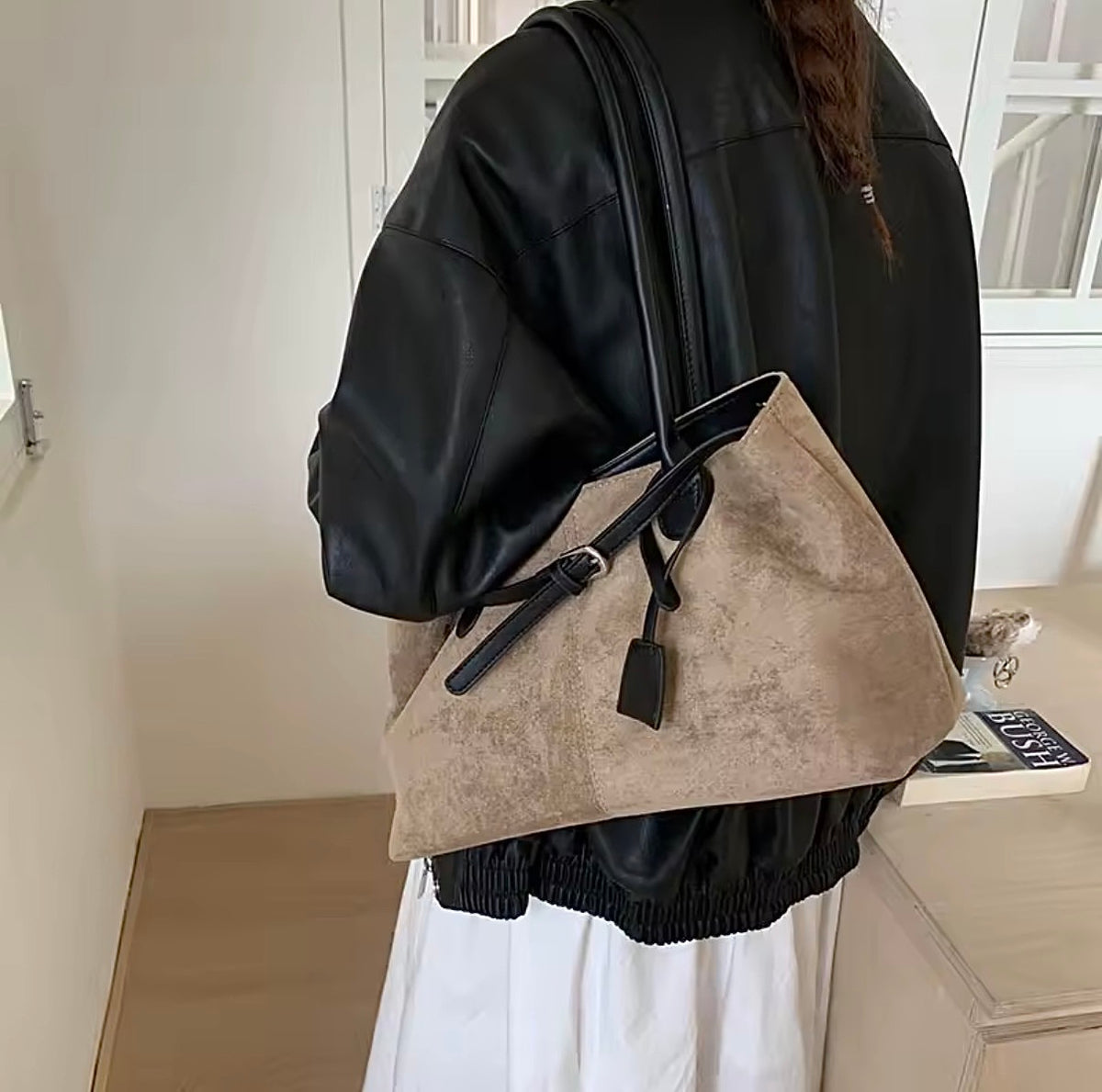 Square Minimalistic Retro Shoulder Bag