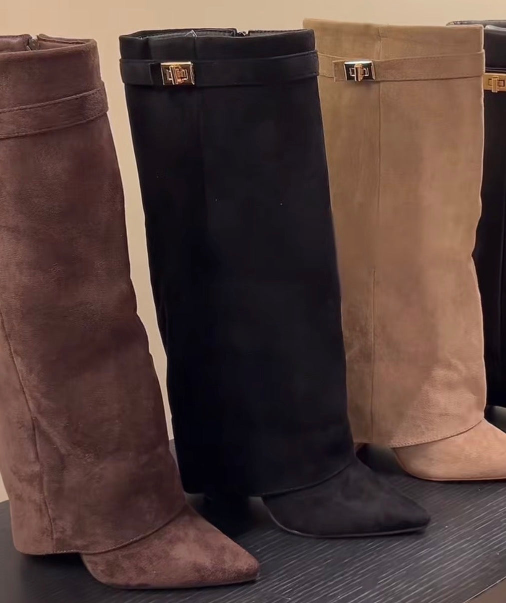 Daphne Straight Suede