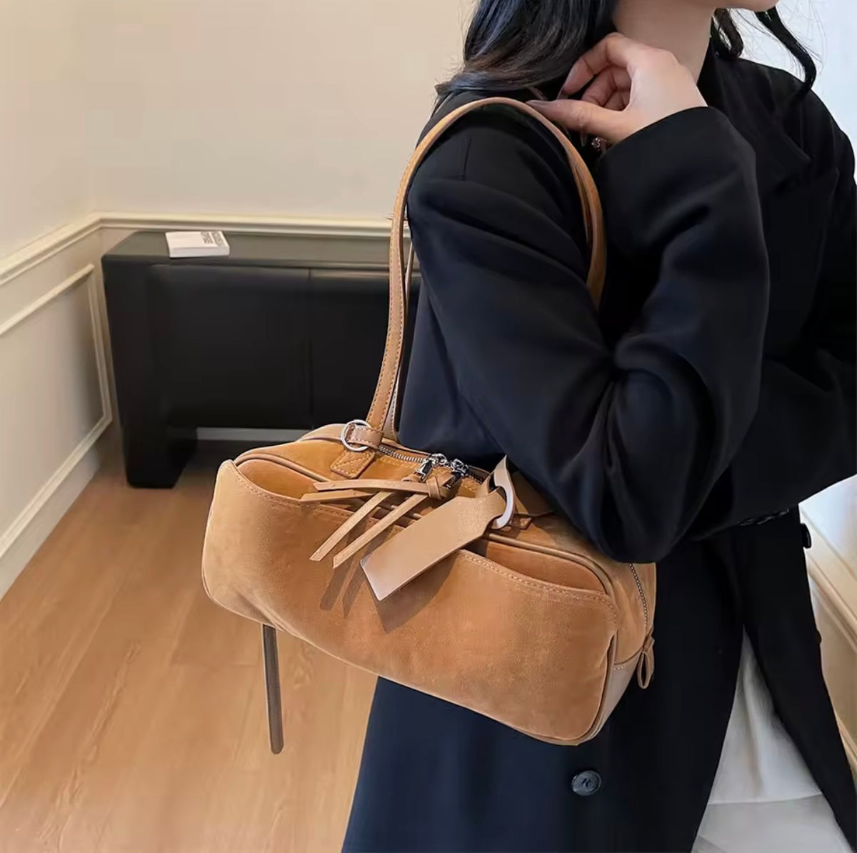 Barrel Style Retro Velvety Handbag