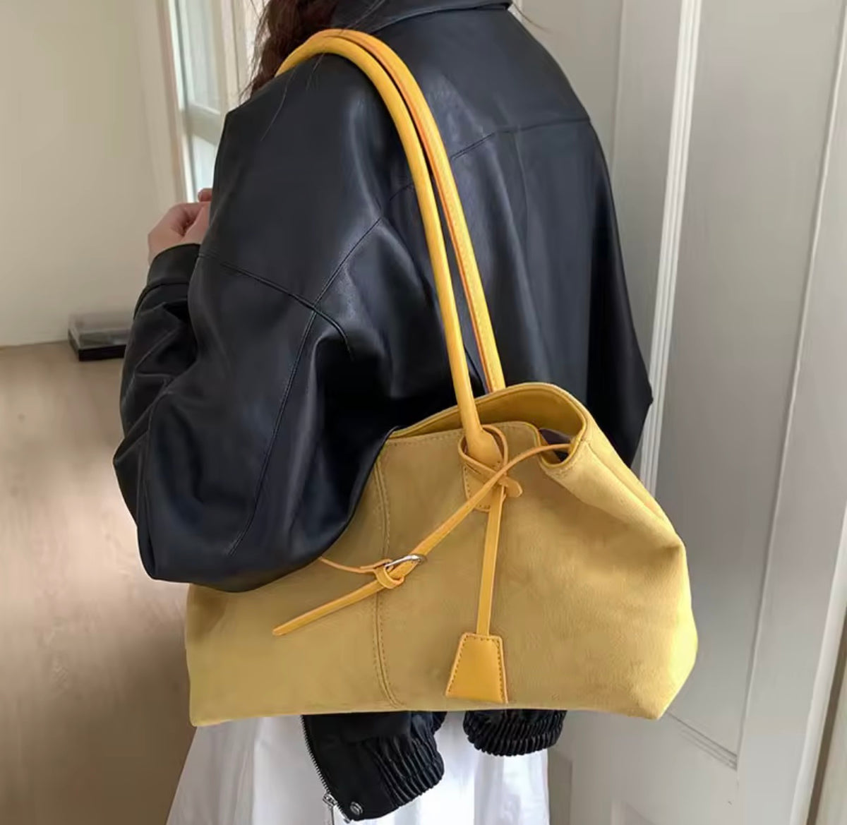 Square Minimalistic Retro Shoulder Bag